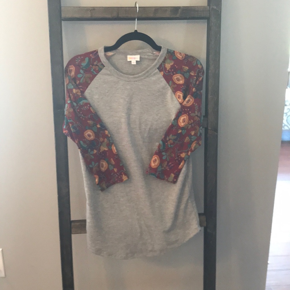 Last chance before donating: LuLaRoe Randy Tee